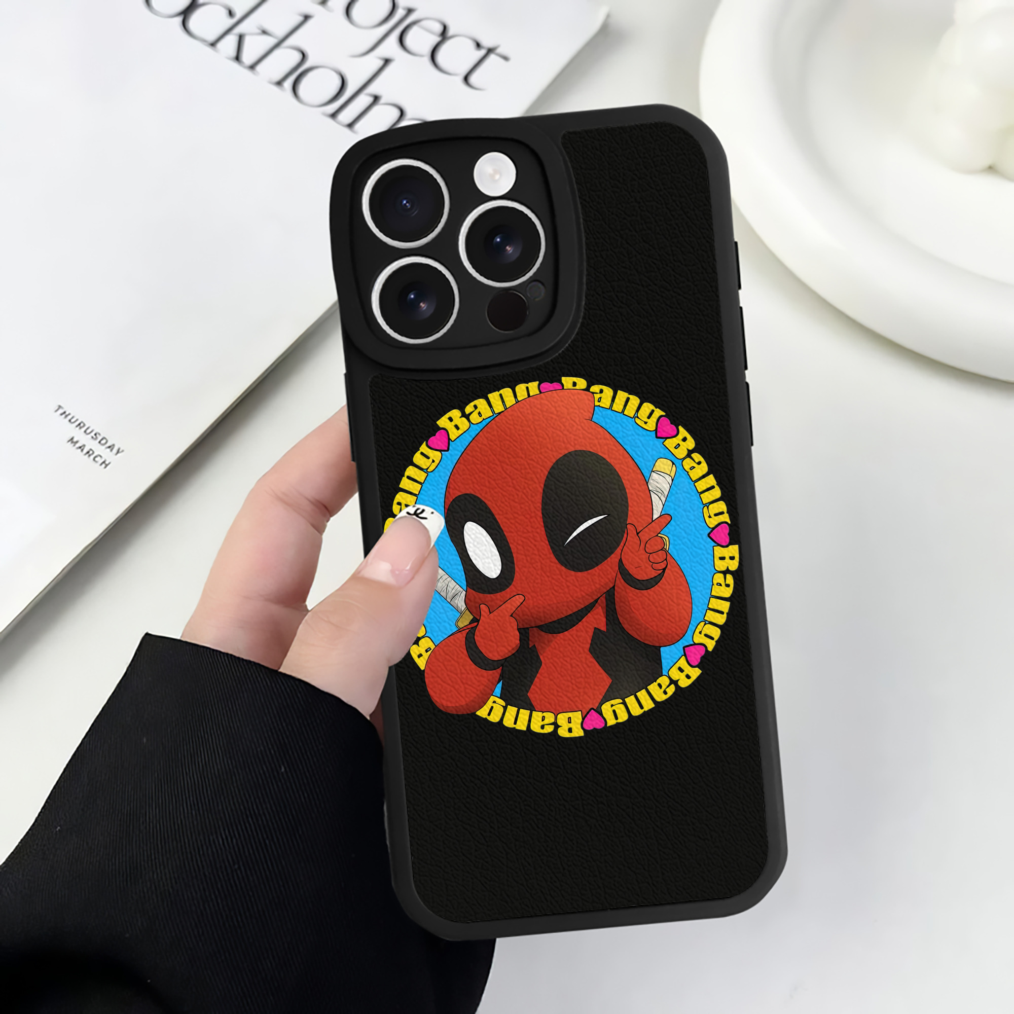 （画像用） Deadpool デッドプール 【iPhone 16シリーズ対応】シリコンスマホケース（レザー調） 材質：シリコン